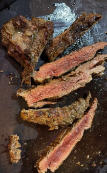 Cortes de carne fatiados para servir